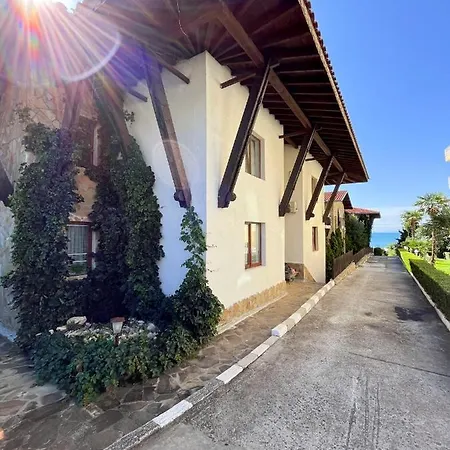 комплекс «топ» アパート *